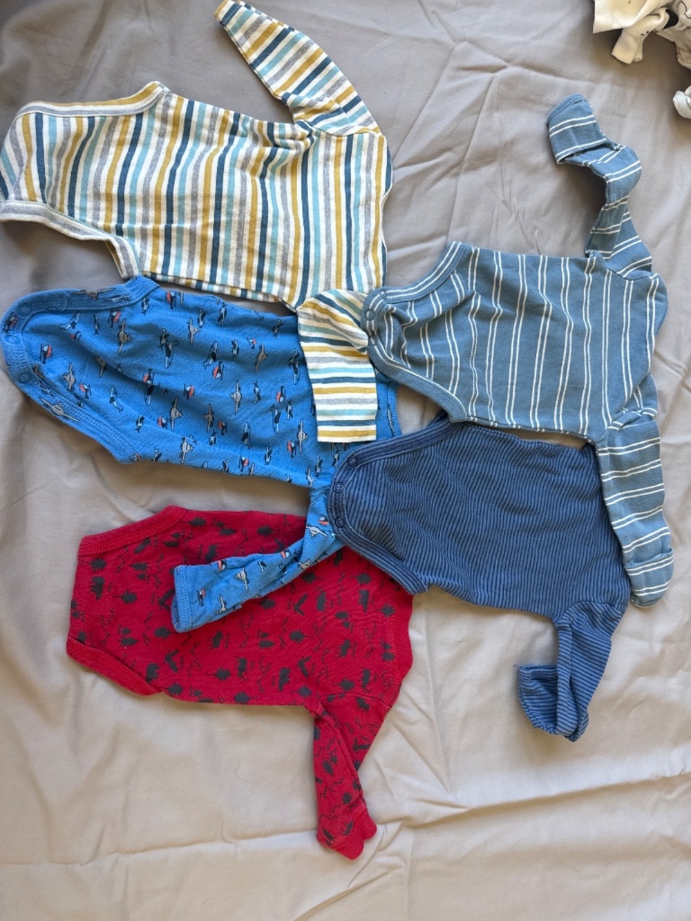 Newborn Boys Long-sleeve bodysuits Carter’s and Gerber - Picture 5 of 5